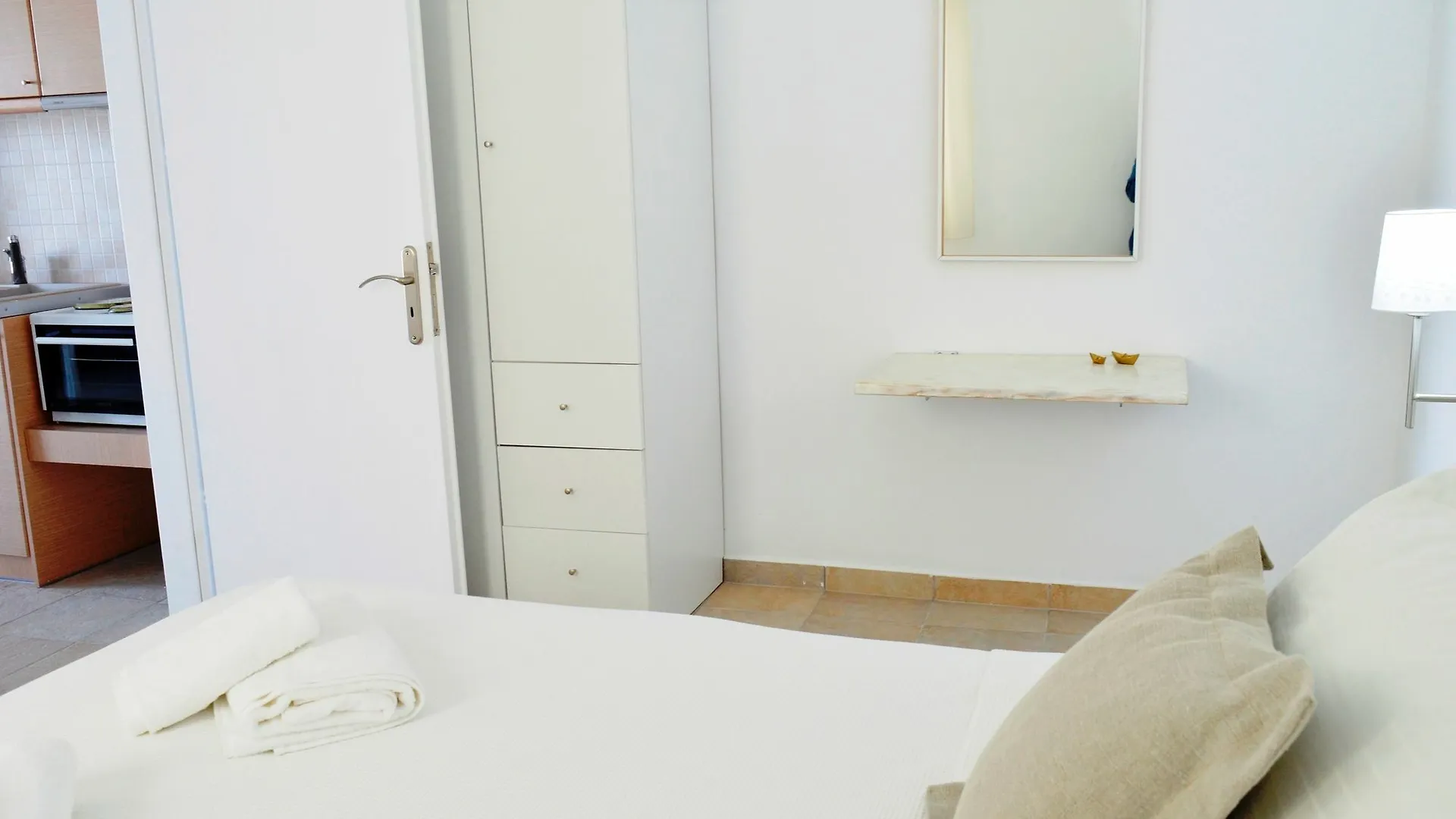 Minimal Houses Mykonos Town